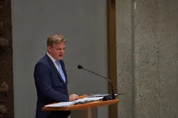 Labiele Pieter Omtzigt valt PVV-minister Faber aan op partijcongres: 'Niets concreets gedaan!'