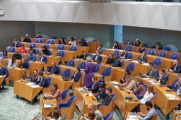 Tweede Kamer neemt gestoorde ''diep-socialistische'' motie aan: emigratiebelasting voor wie Nederland wil verlaten