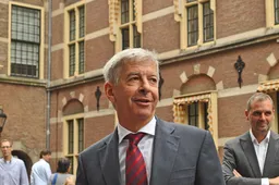 Openbaar Ministerie gaat Ronald Plasterk NIET vervolgen: Premierschap door de neus geboord!