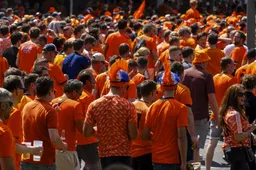 Nederlandse en Turkse fans met elkaar op de vuist in fanzone Berlijn na EK-verwinning Oranje
