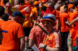 Dortmund wordt compleet overgenomen door Oranjefans: "grootste fanwalk ooit"