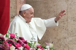 Lichaam paus Franciscus overgebracht naar Sint-Pietersbasiliek voor laatste eerbetoon