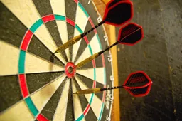 Knetter! WOKE-Nederland viert feest: Nederlandse trans vrouw plaatst zich voor WK Darts