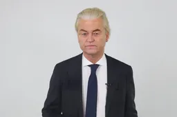 -Filmpje- Geert Wilders beretrots op asieldeal met coalitie: "Echt het strengste asielbeleid ooit!" Maar Raisa Blommestijn is NIET onder de indruk!