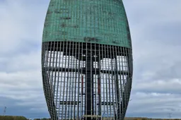 Ware soap rondom goddeloos kunstwerk 'De Tong' in Flevoland: FVD wil het beeld weg hebben