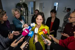 [Video] Knettergestoord NSC-bazinnetje Van Vroonhoven lacht voor de camera: "Volle kracht vooruit!"