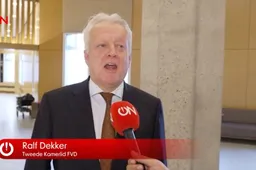 -Video- Ralf Dekker (FVD) fileert minister Brekelmans' oorloghitserij