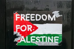 Walgelijk! Scheermesjes achter pro-Palestina-stickers aangetroffen in Amsterdam: "Niet te geloven!"