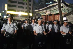Chaos in Zuid-Korea nog niet voorbij: Politie bestormt presidentieel kantoor van Yoon Suk-yeol