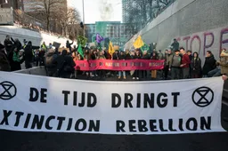 Extinction Rebellion: Klimaatgekken verstoren Schiphol en worden eindelijk eens opgepakt