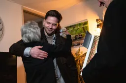Warme harten: FVD'ers Van Meijeren en Dekker gaan op bezoek bij partijlid die haar man verloor
