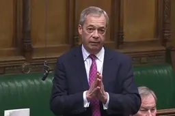 -Video- Nigel Farage fileert Britse wegkijkers: 'We weten nu dat groomingbendes in 50 (!) steden actief zijn. Minstens!'