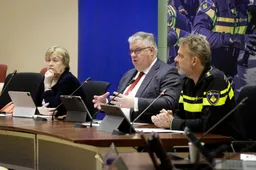Knettergekke Bruls wil dictatuur: Nederland in shock!
