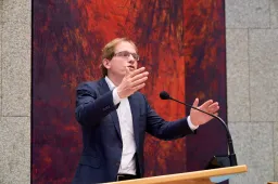 Pepijn van Houwelingen ontmaskert PVV: 700 miljoen euro extra naar EU, terwijl Nederlanders kreunen onder de lasten