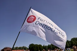 Walgelijk! NRC-column vergelijkt Forum voor Democratie op 4 mei met nazi’s: "Fascistische partij!"