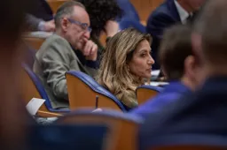 Vertrouwen in kabinet-Schoof daalt: VVD-kiezers overwegen een toekomst met links