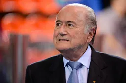 Voetbal-boefjes Blatter en Platini opnieuw voor de bijl: Zwitserse justitie eist celstraf