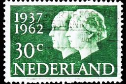 Schandalig: Utrecht past Bernhard-borden aan met nazi QR-code