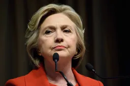 Hillary Clinton kruipt weer uit haar politieke graf – en dat is slecht nieuws