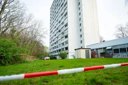 Knettergruwelijke migranten duwen 15-jarige jongen van gebouw in Hamburg