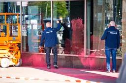 Knettergestoorde pro-Palestijnse activisten vernielen Allianz-hoofdkantoor in Rotterdam