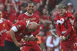 Arne Slot schrijft historie: Liverpool kampioen onder Nederlandse leiding!