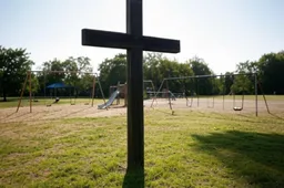 Knettergek: Berlijn haalt kruis weg en verloochent christelijke geschiedenis!