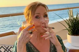 J.K. Rowling Viert Hofuitspraak met Wijn en Sigaar