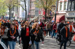 Tweede video Koningsdag-incident bewijst: vrouwen deden wél iets