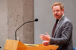 Minister van Justitie en Veiligheid klaar met gemaskerde demonstranten: "We moeten grenzen stellen!"