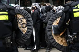 Chaos Den Haag: Politie Beëindigt Bezetting Universiteit – 75 Activisten Geklist!