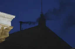 Zwarte rook in Vaticaan: Parolin faalt opnieuw
