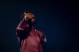 Claude zingt zo vals dat je oren bloeden – en toch doet RTL alsof hij kan winnen!
