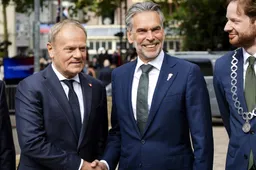 Donald Tusk aangekomen in Wageningen voor vrijheidsviering