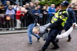 Honderden demonstreren tegen komst Schoof en Bosma in Wageningen