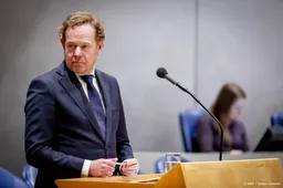 Van Weel vindt dat politie goed handelde na rookbom op podium