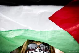 Politie grijpt in bij onrustig pro-Palestijns protest in Den Haag
