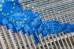 Europese Commissie en Hongarije naar rechter om mensensmokkelaars