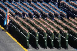 Rusland toont voor het eerst drones op militaire parade