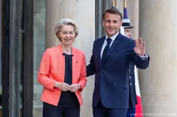 Macron en Von der Leyen dreigen met meer sancties voor Rusland