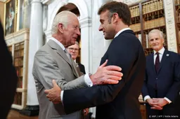 Franse president Macron brengt staatsbezoek aan VK
