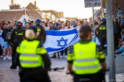 Groep demonstranten belaagd in Katwijk, noodbevel afgekondigd