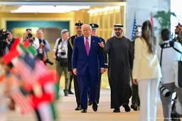 Trump aangekomen in Abu Dhabi voor slot reis door Midden-Oosten