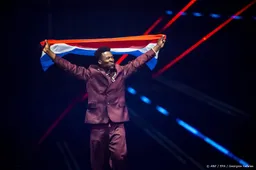 Claude zingt C'est La Vie voor de vakjury