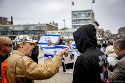 150 à 200 mensen bijeen in Katwijk voor demonstratie
