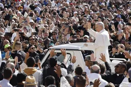 Tienduizenden gelovigen in Vaticaan voor inauguratie paus Leo XIV