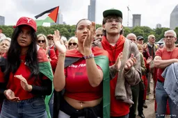Malieveld stroomt leeg, tienduizenden demonstranten lopen mars