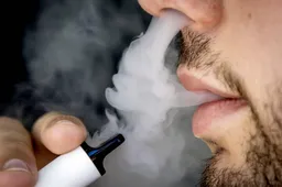 Tienduizenden flesjes met verboden vloeistoffen vapes onderschept