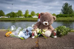 Gedenkplek op school voor Jeffrey en Emma 