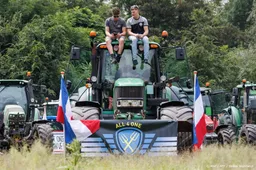 FDF met tractors in Maastricht, eist stop stikstofplannen